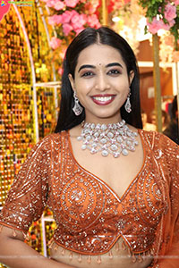 Krithika Poses with Designer Jewellery, HD Gallery