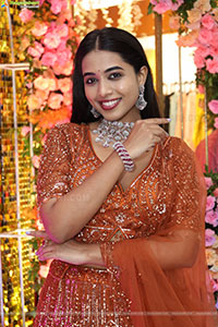 Krithika Poses with Designer Jewellery, HD Gallery