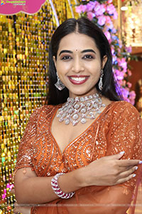 Krithika Poses with Designer Jewellery, HD Gallery