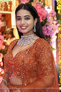 Krithika Poses with Designer Jewellery, HD Gallery