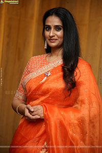 Laya stills in Traditional Saree, HD Gallery