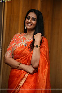 Laya stills in Traditional Saree, HD Gallery