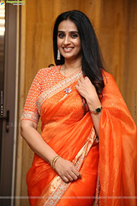 Laya stills in Traditional Saree, HD Gallery