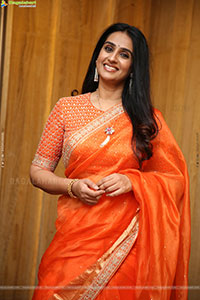 Laya stills in Traditional Saree, HD Gallery