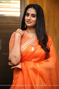 Laya stills in Traditional Saree, HD Gallery