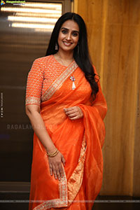 Laya stills in Traditional Saree, HD Gallery