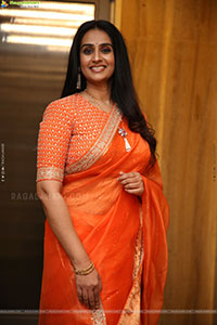 Laya stills in Traditional Saree, HD Gallery