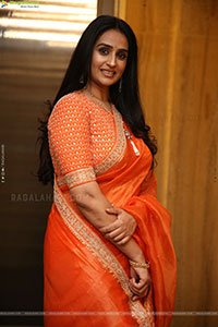Laya stills in Traditional Saree, HD Gallery