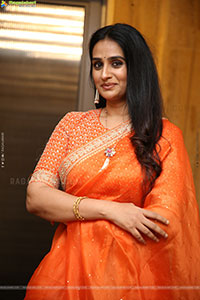 Laya stills in Traditional Saree, HD Gallery
