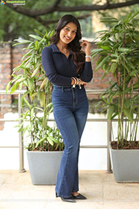 Niharika NM at Mithra Mandali Movie Interview, HD Gallery 