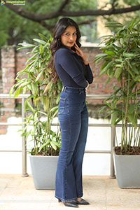Niharika NM at Mithra Mandali Movie Interview, HD Gallery 