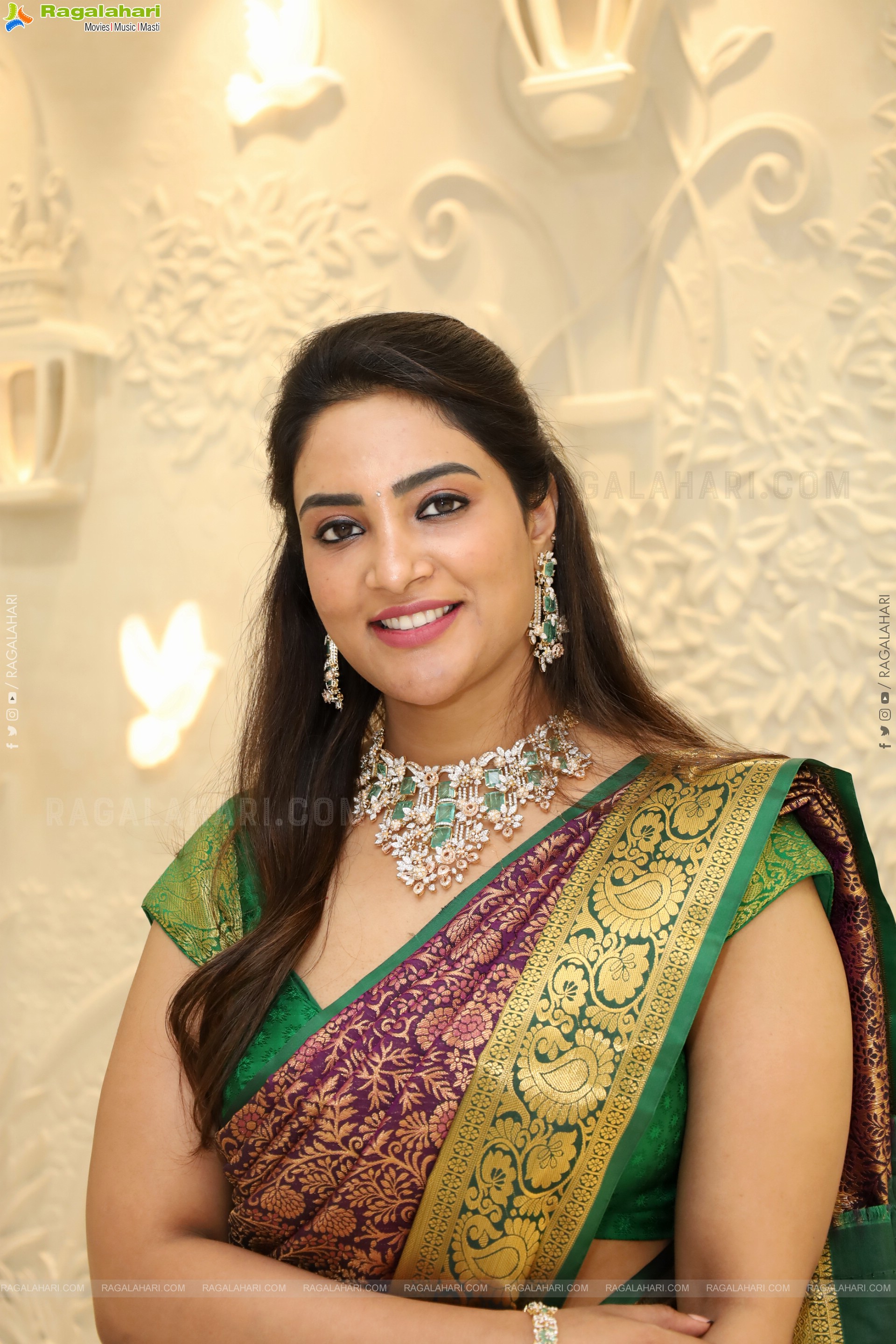 Nirupama poses with Traditional Jewellery, HD Gallery