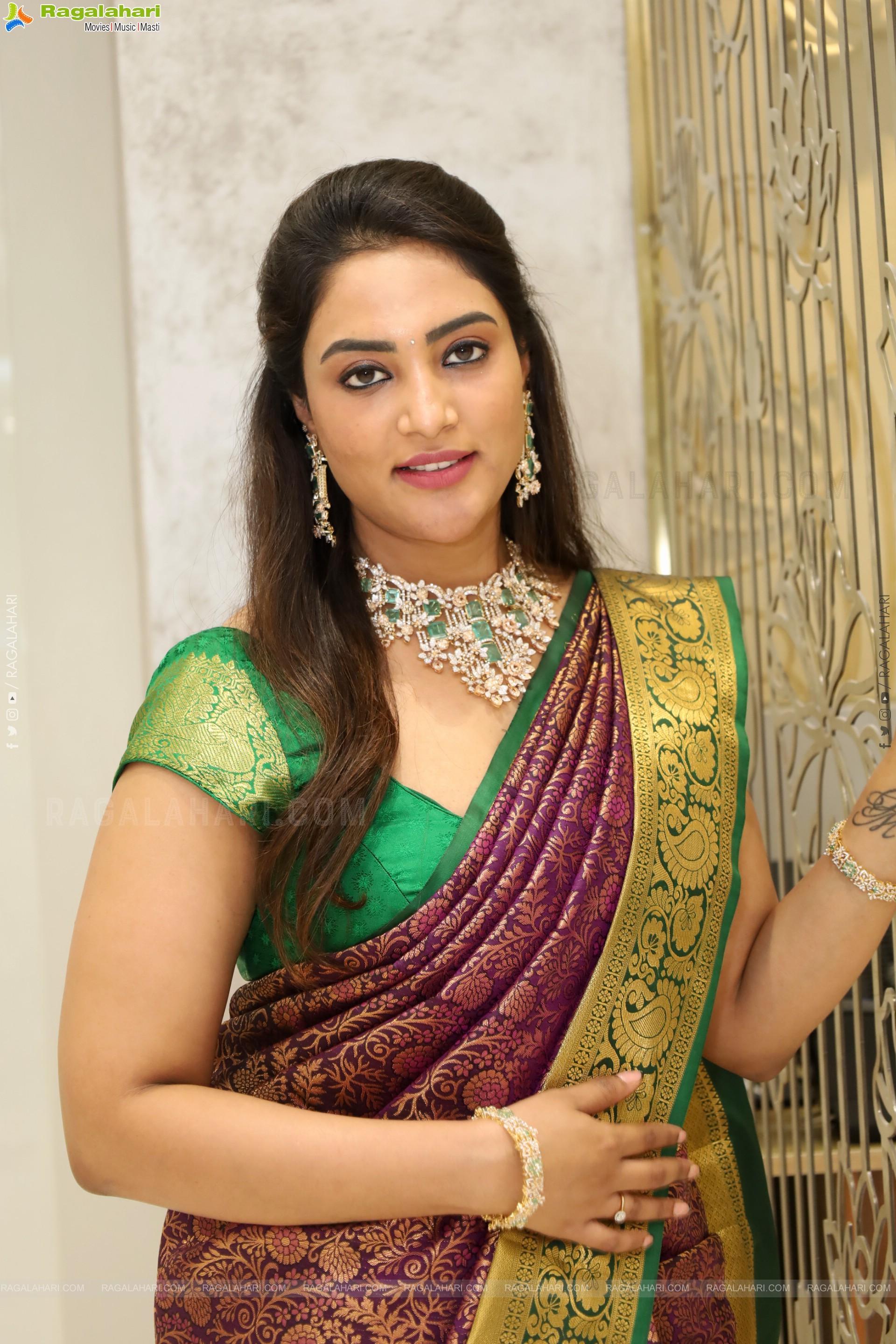 Nirupama poses with Traditional Jewellery, HD Gallery