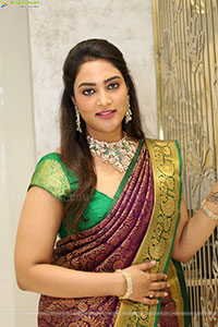 Nirupama poses with Traditional Jewellery, HD Gallery