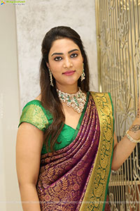 Nirupama poses with Traditional Jewellery, HD Gallery