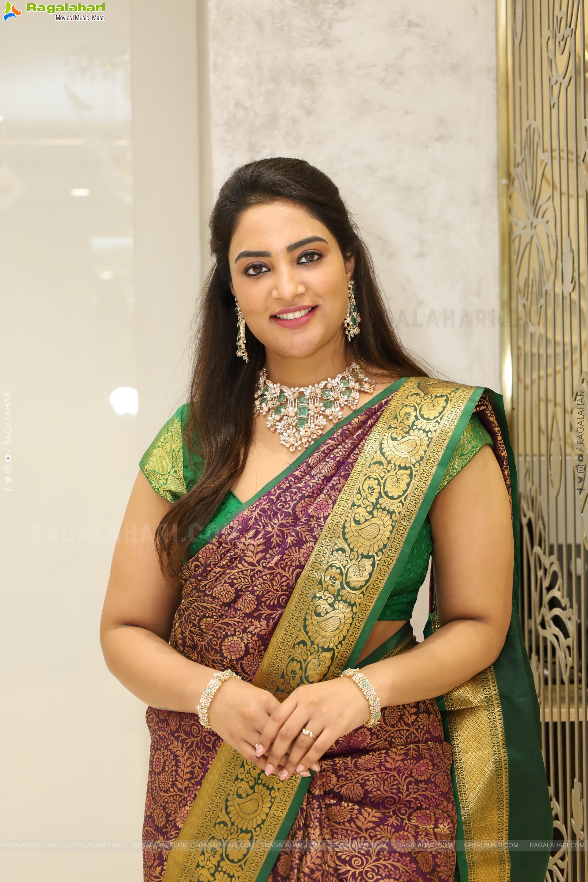 Nirupama poses with Traditional Jewellery, HD Gallery