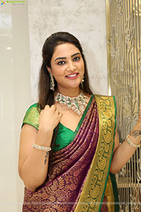 Nirupama poses with Traditional Jewellery, HD Gallery