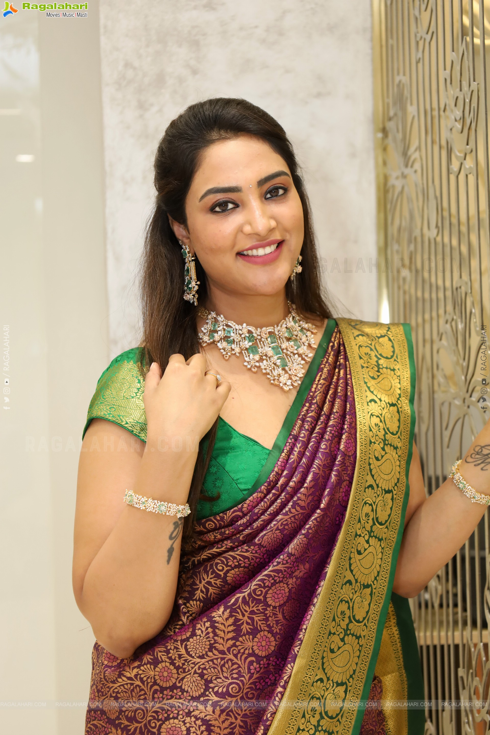 Nirupama poses with Traditional Jewellery, HD Gallery