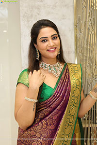 Nirupama poses with Traditional Jewellery, HD Gallery