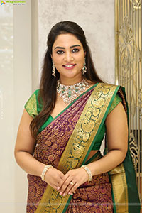 Nirupama poses with Traditional Jewellery, HD Gallery