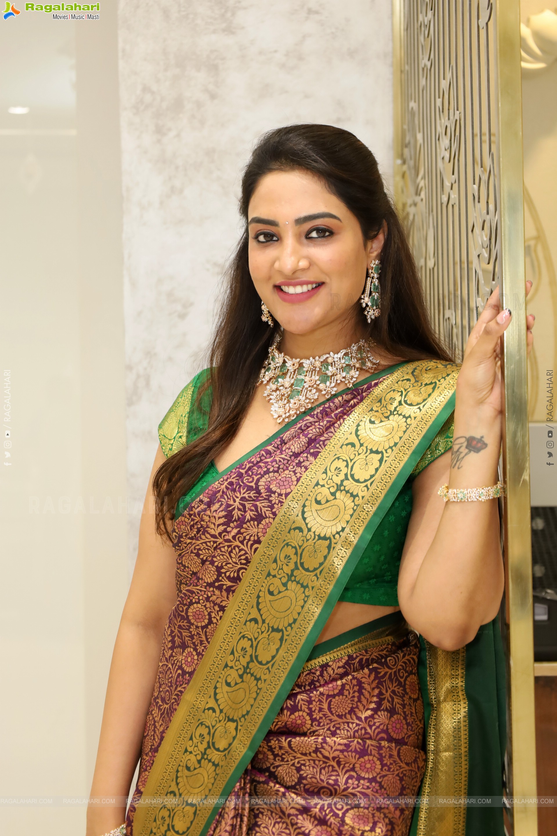 Nirupama poses with Traditional Jewellery, HD Gallery