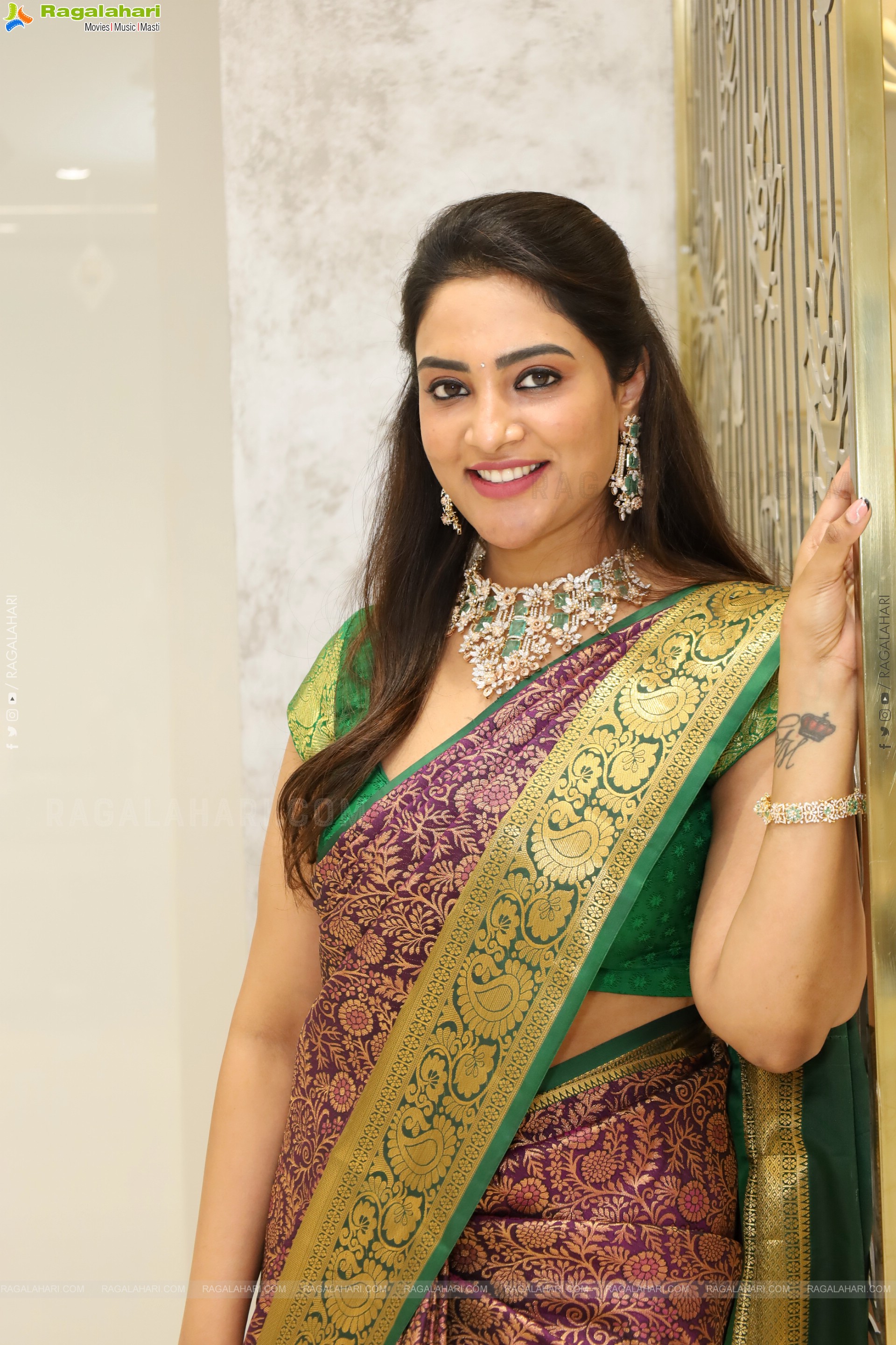 Nirupama poses with Traditional Jewellery, HD Gallery