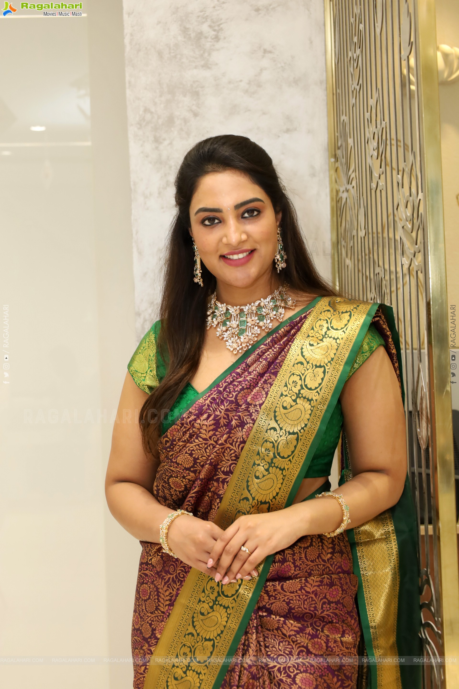 Nirupama poses with Traditional Jewellery, HD Gallery