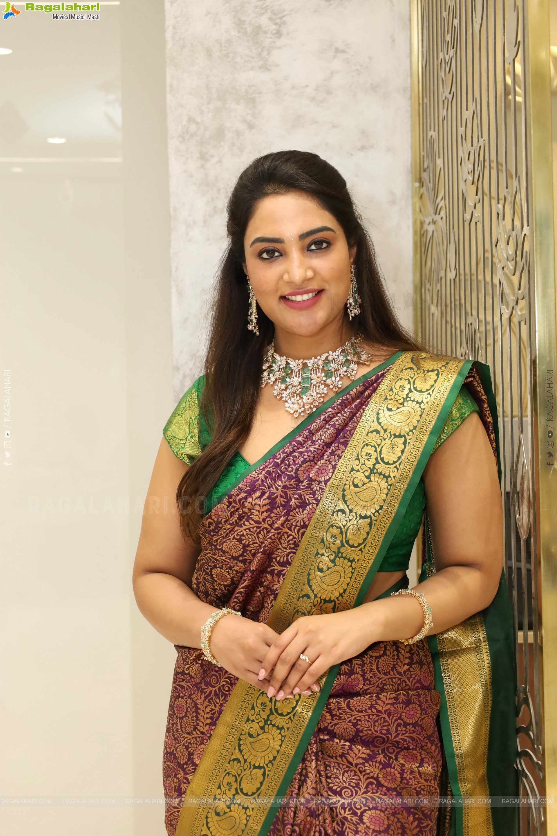 Nirupama poses with Traditional Jewellery, HD Gallery