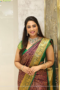 Nirupama poses with Traditional Jewellery, HD Gallery