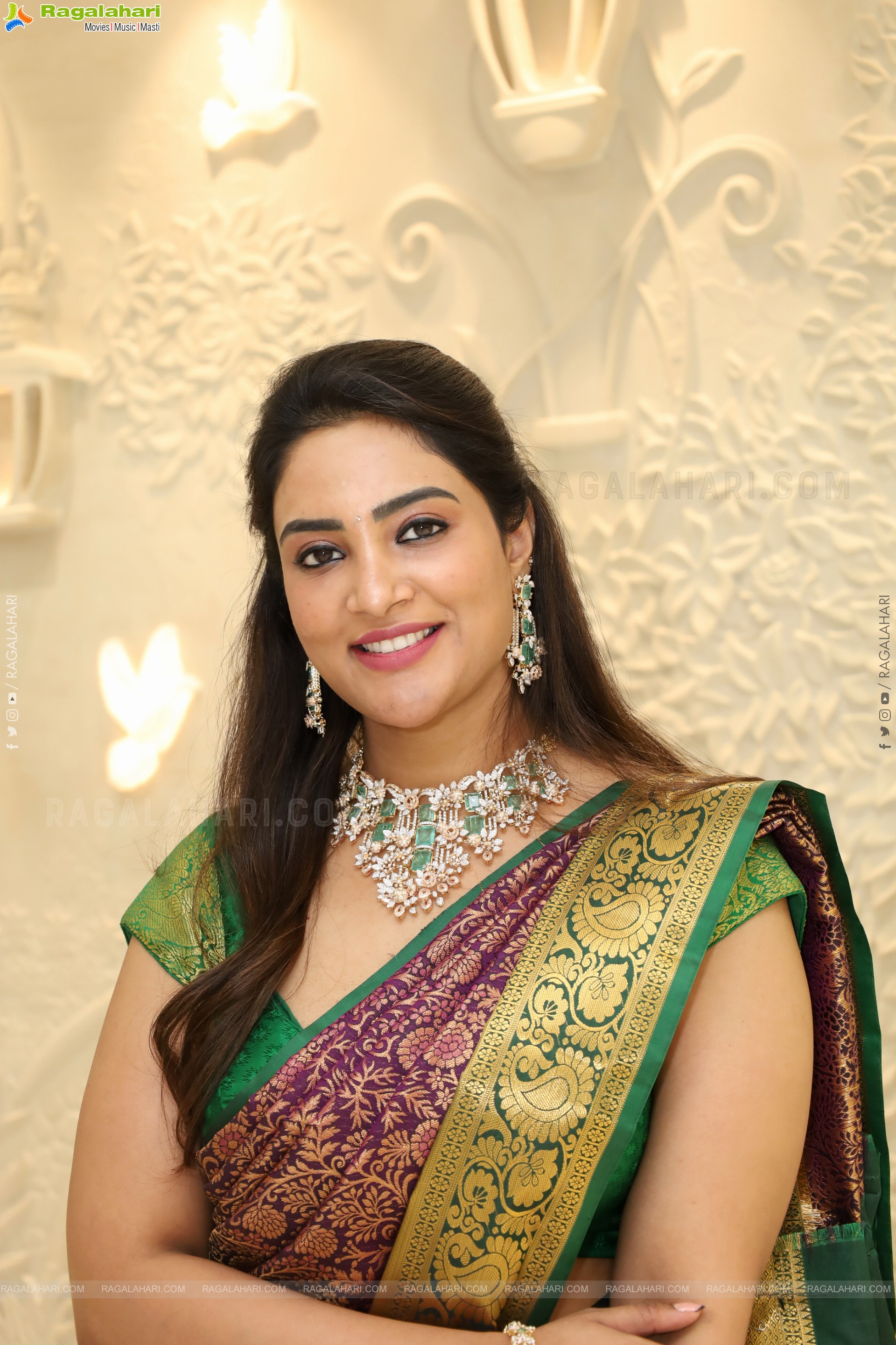 Nirupama poses with Traditional Jewellery, HD Gallery
