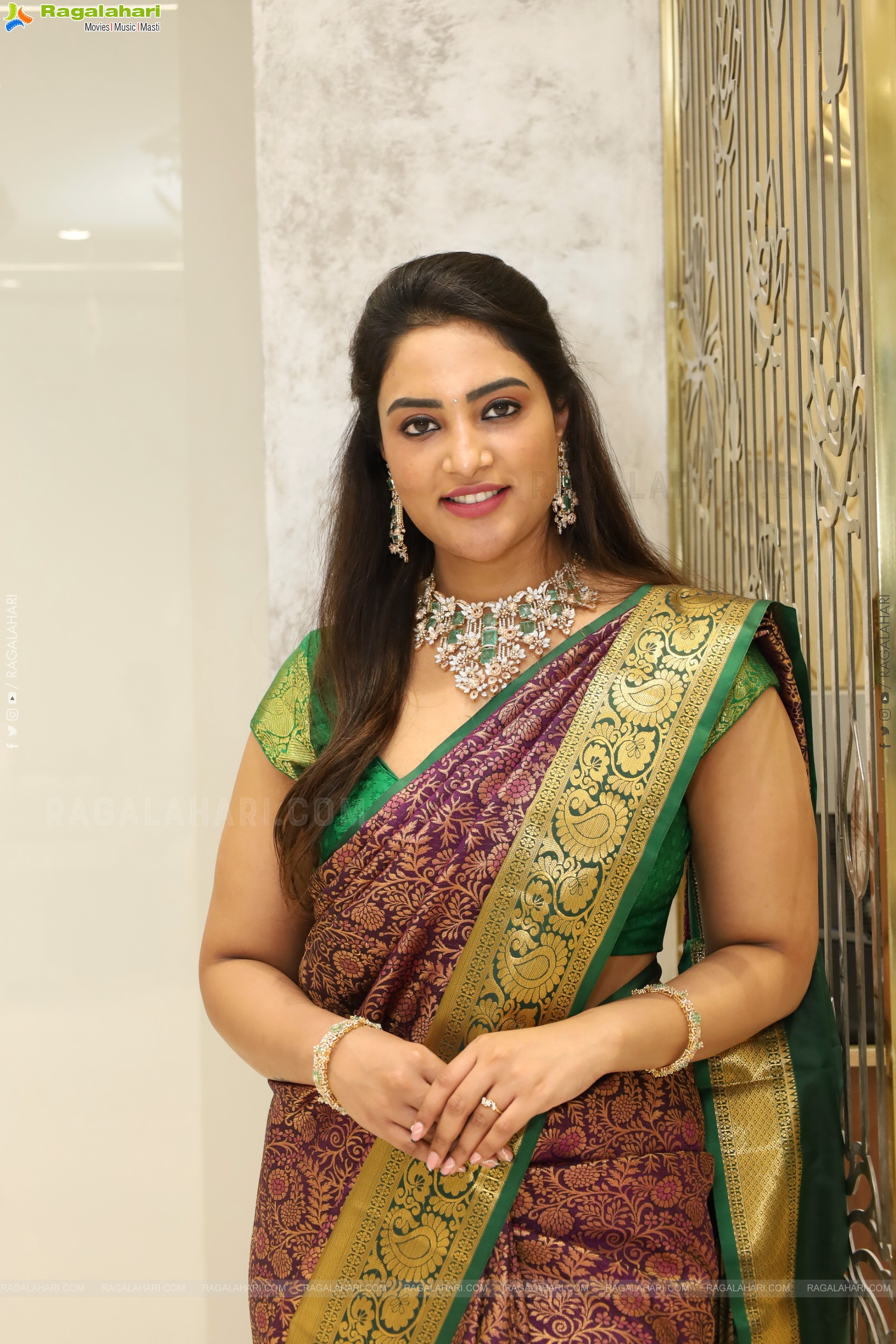 Nirupama poses with Traditional Jewellery, HD Gallery