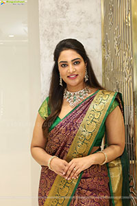 Nirupama poses with Traditional Jewellery, HD Gallery