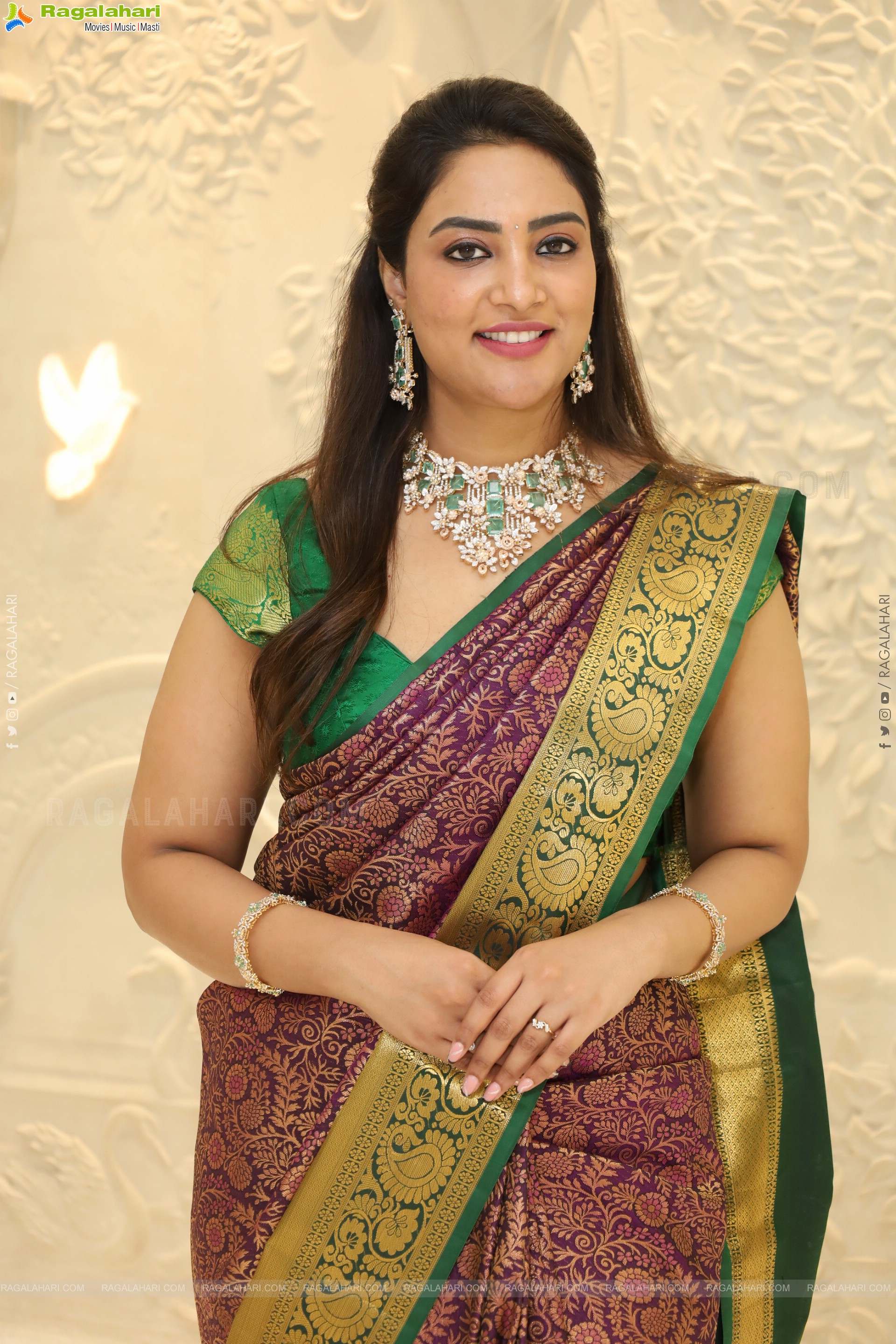 Nirupama poses with Traditional Jewellery, HD Gallery