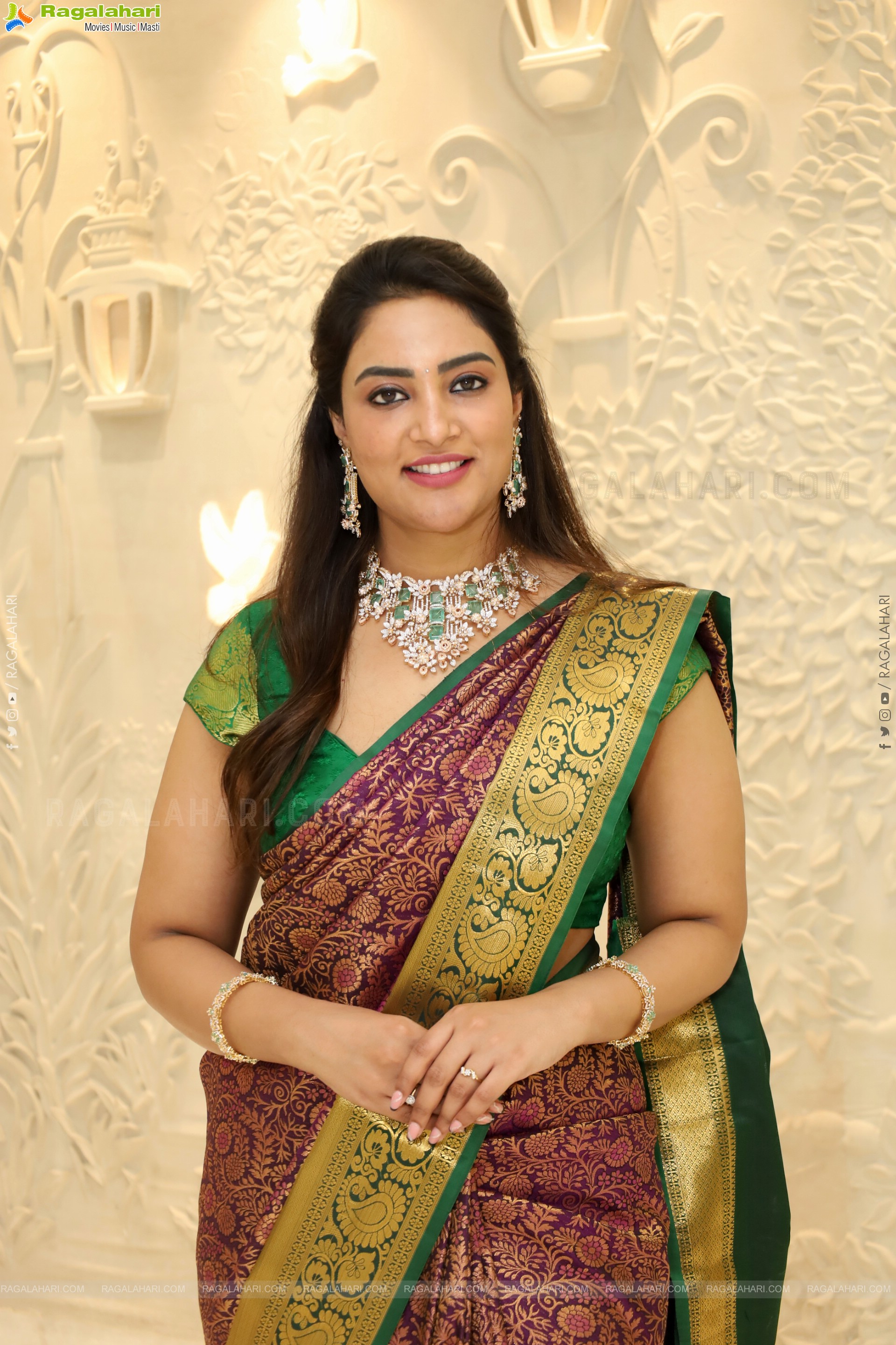 Nirupama poses with Traditional Jewellery, HD Gallery