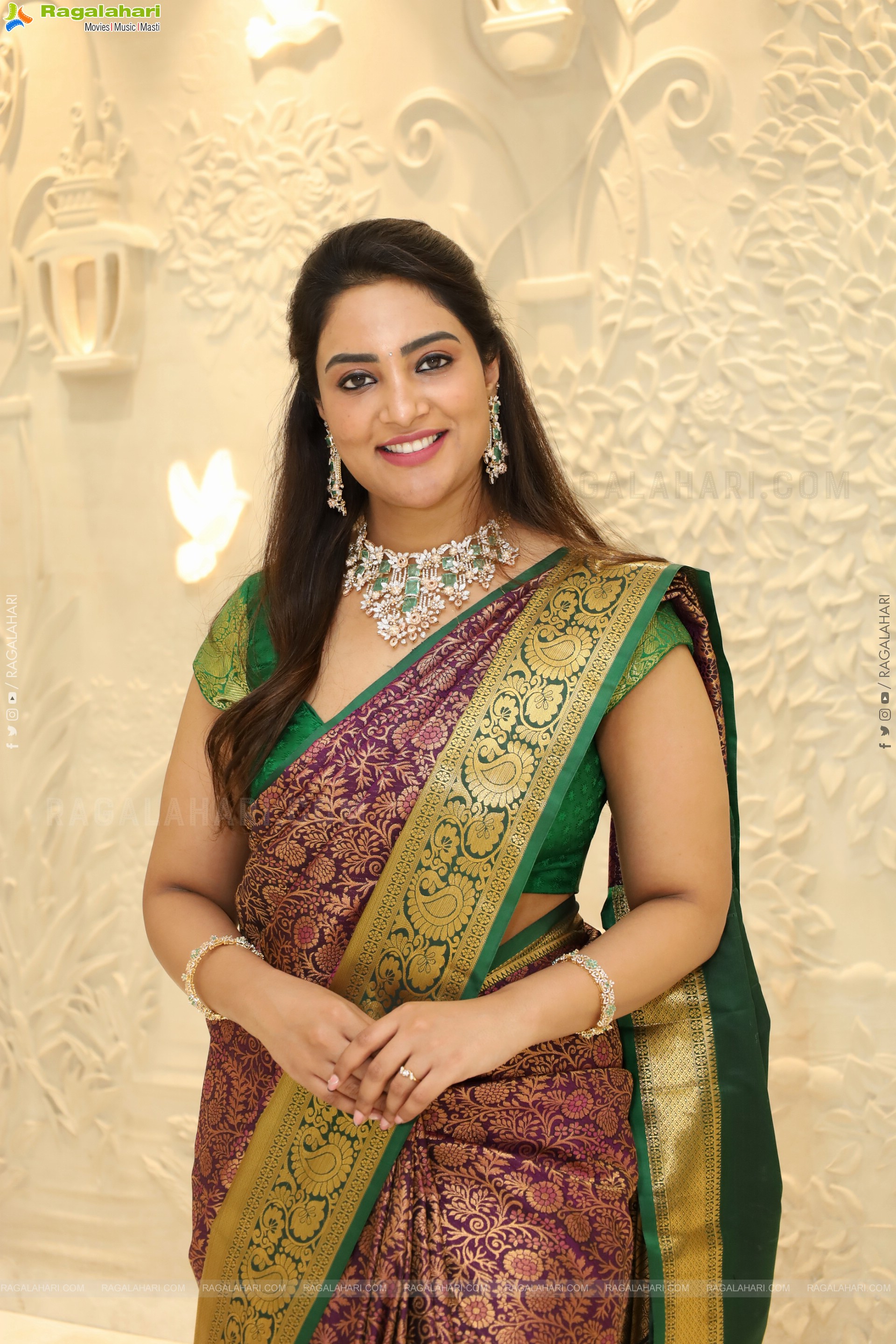 Nirupama poses with Traditional Jewellery, HD Gallery