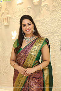Nirupama poses with Traditional Jewellery, HD Gallery