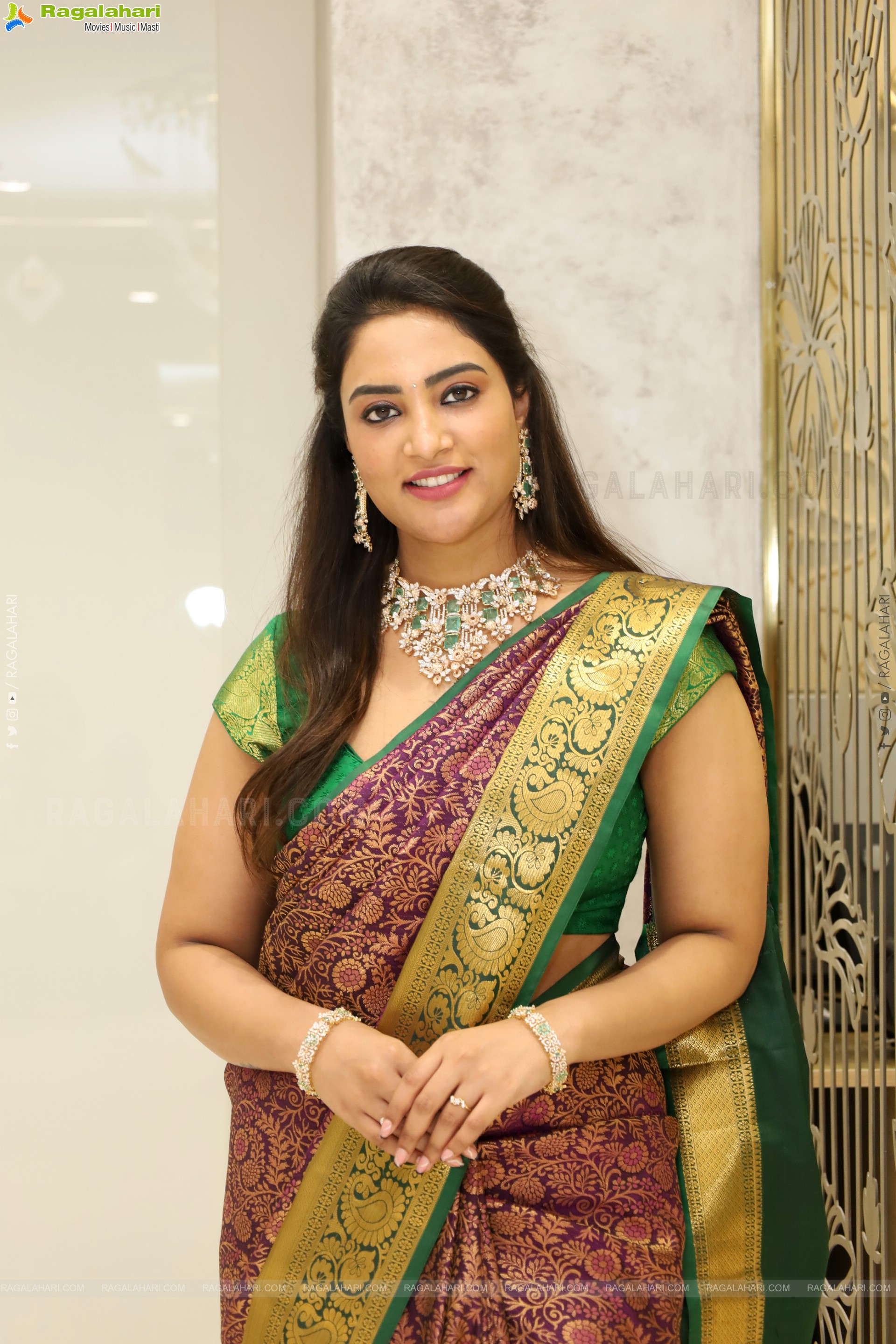 Nirupama poses with Traditional Jewellery, HD Gallery
