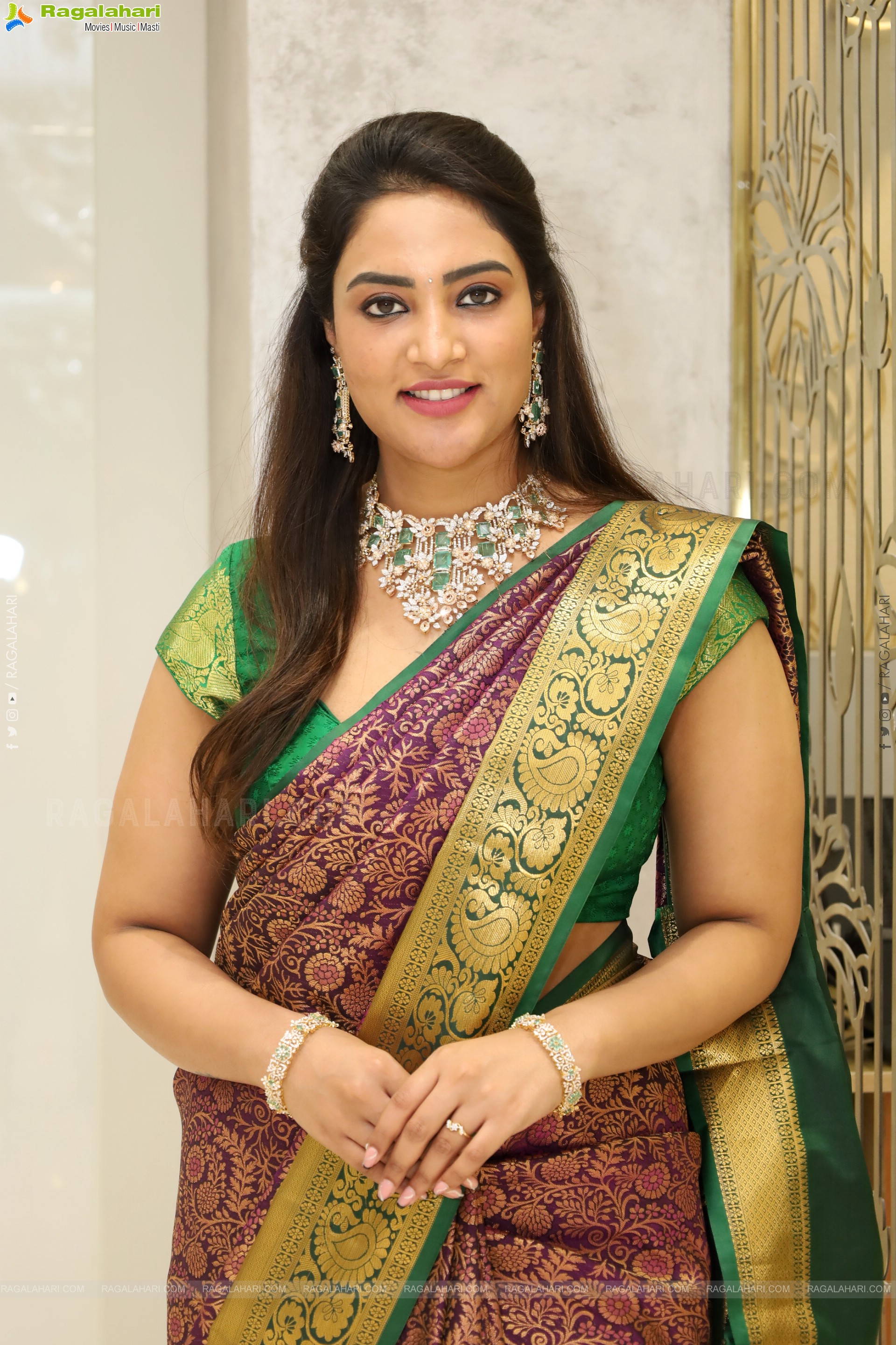 Nirupama poses with Traditional Jewellery, HD Gallery