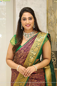 Nirupama poses with Traditional Jewellery, HD Gallery