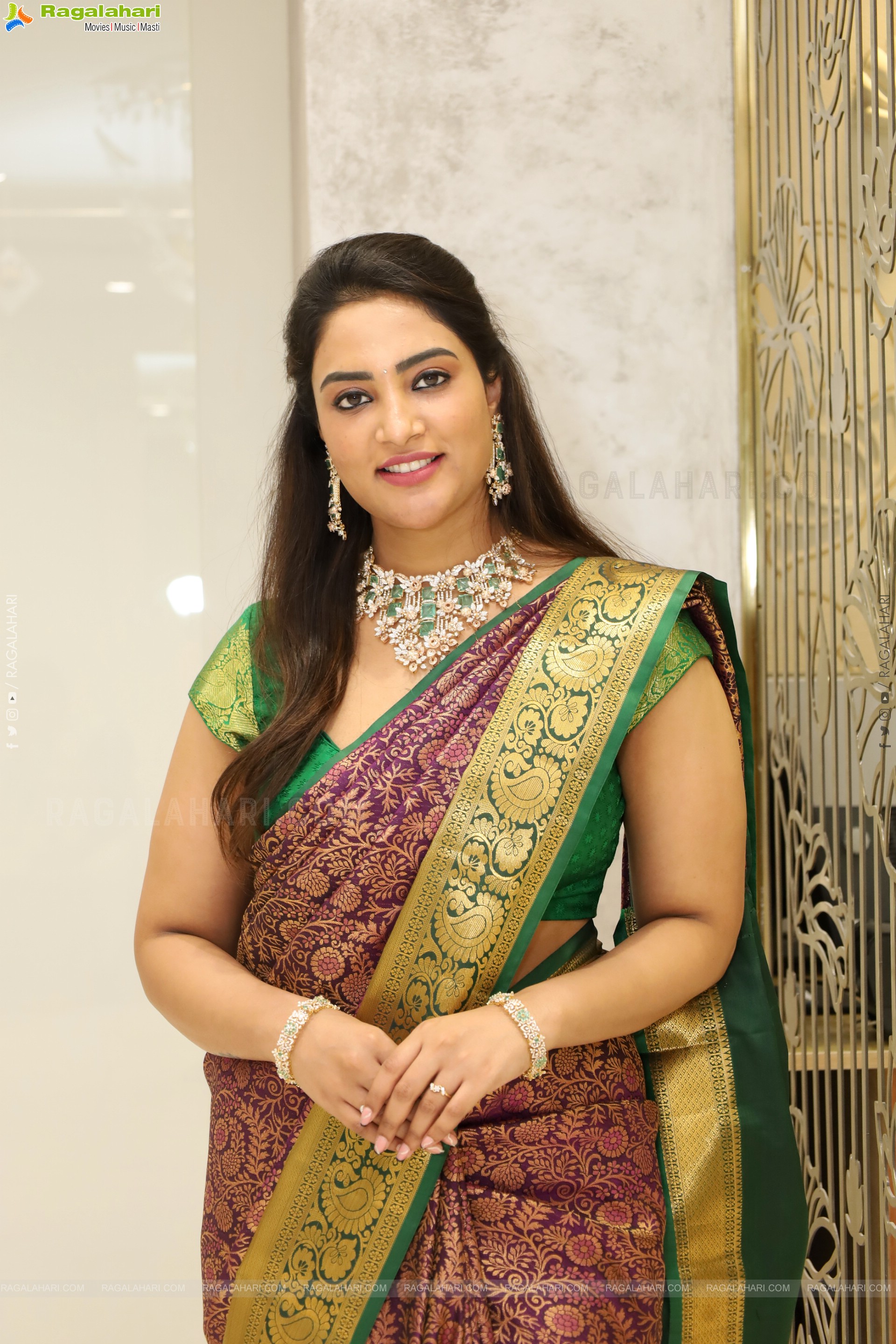 Nirupama poses with Traditional Jewellery, HD Gallery