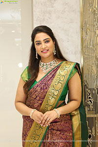 Nirupama poses with Traditional Jewellery, HD Gallery