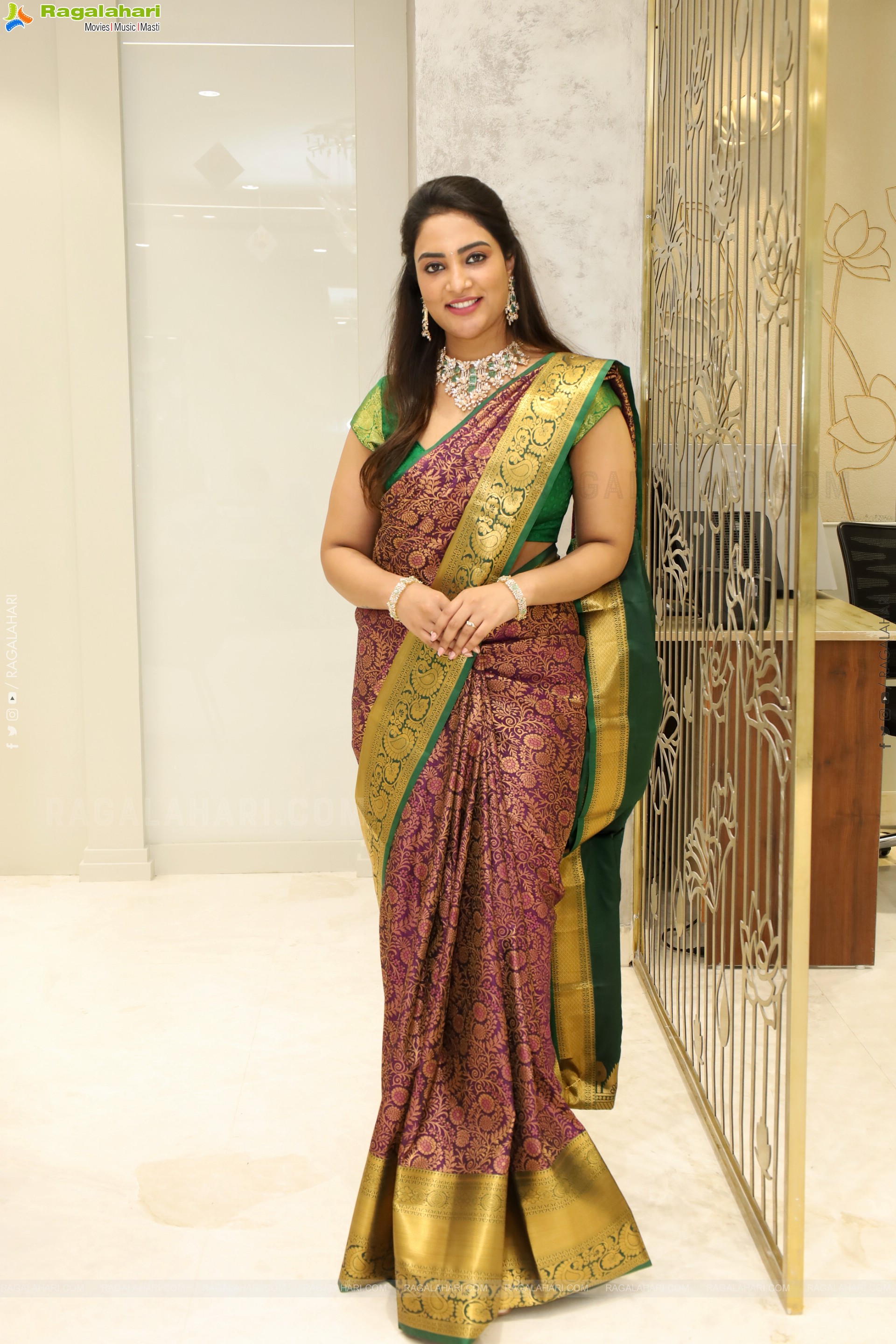 Nirupama poses with Traditional Jewellery, HD Gallery