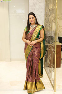 Nirupama poses with Traditional Jewellery, HD Gallery