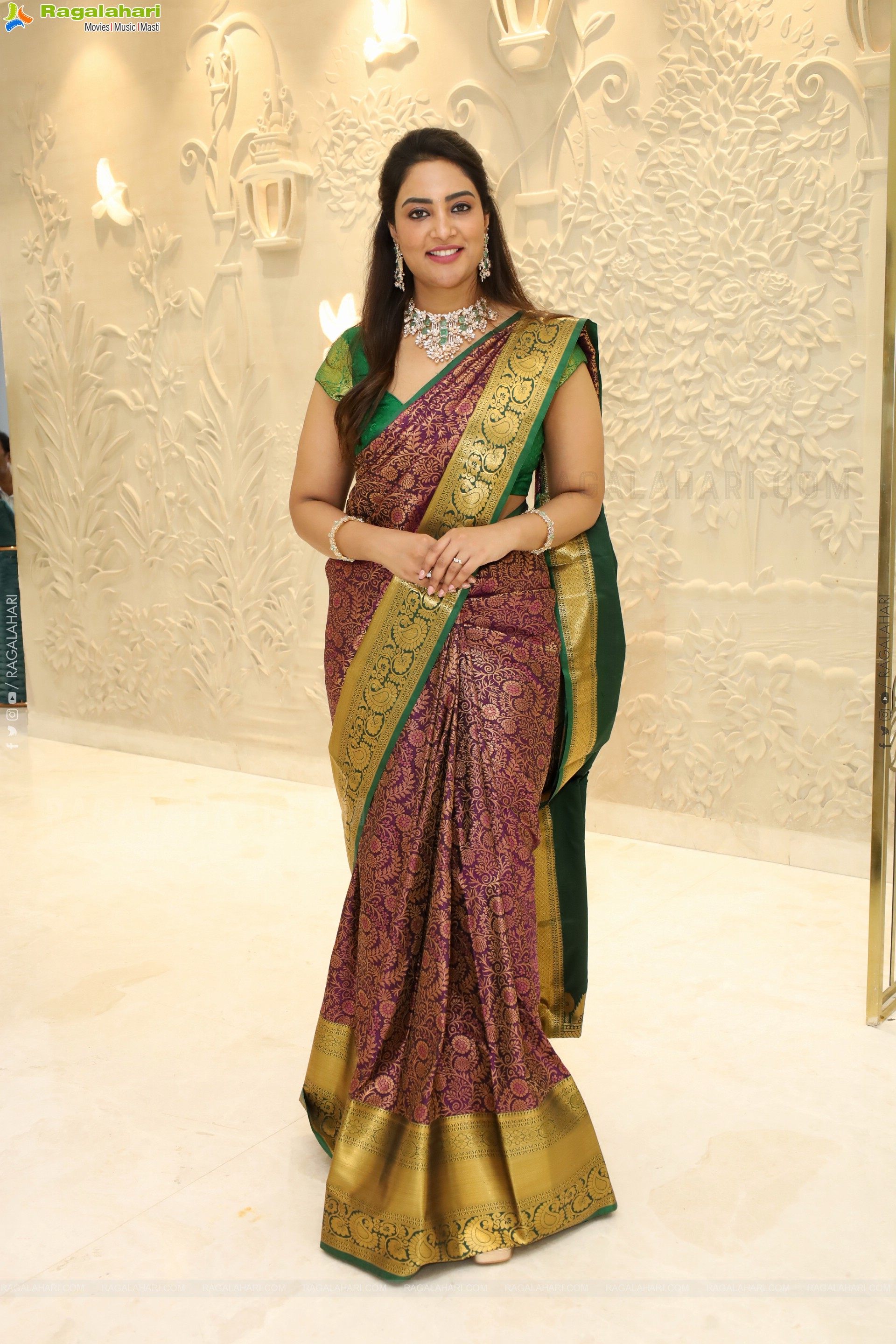 Nirupama poses with Traditional Jewellery, HD Gallery