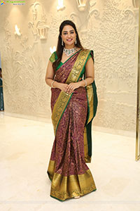 Nirupama poses with Traditional Jewellery, HD Gallery