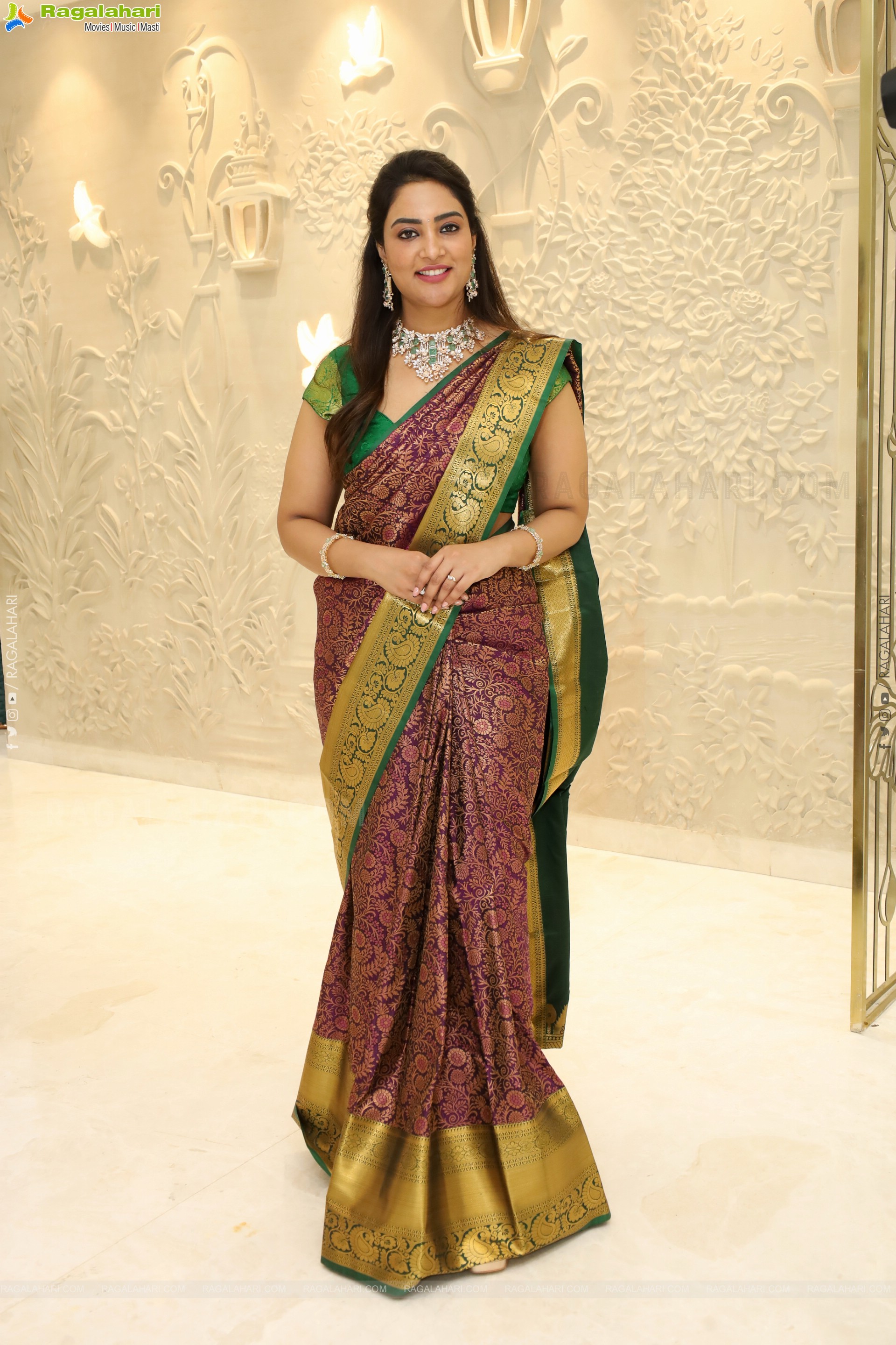 Nirupama poses with Traditional Jewellery, HD Gallery