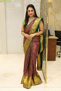 Nirupama poses with Traditional Jewellery, HD Gallery