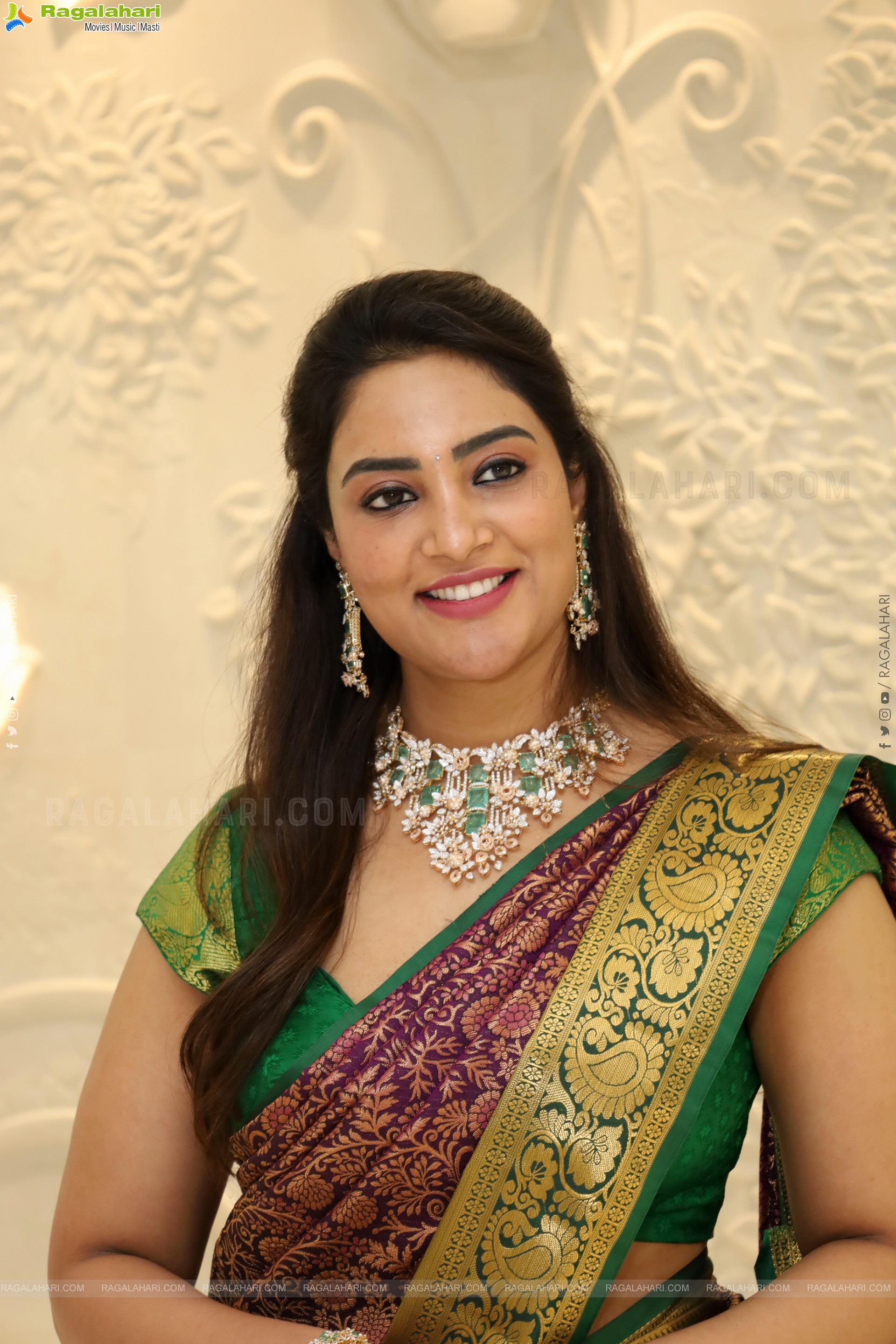 Nirupama poses with Traditional Jewellery, HD Gallery