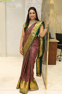 Nirupama poses with Traditional Jewellery, HD Gallery