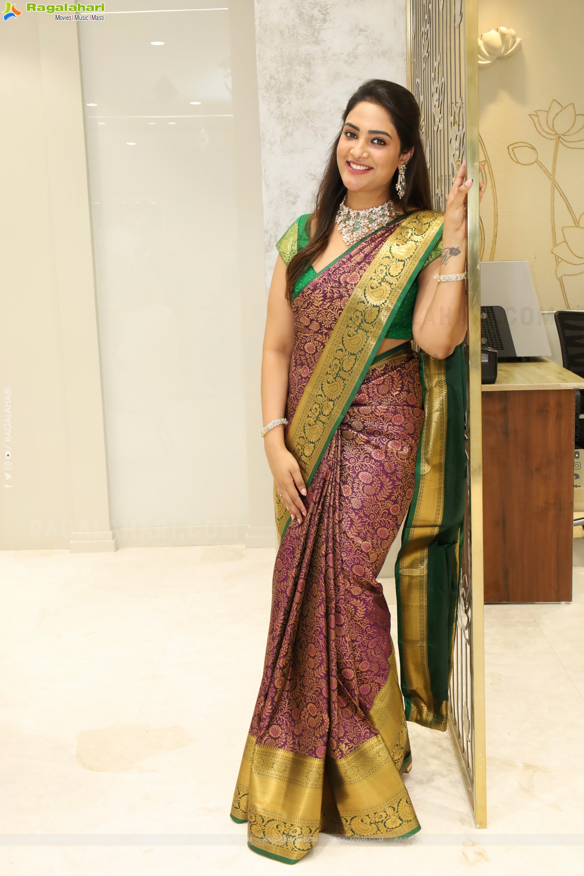 Nirupama poses with Traditional Jewellery, HD Gallery